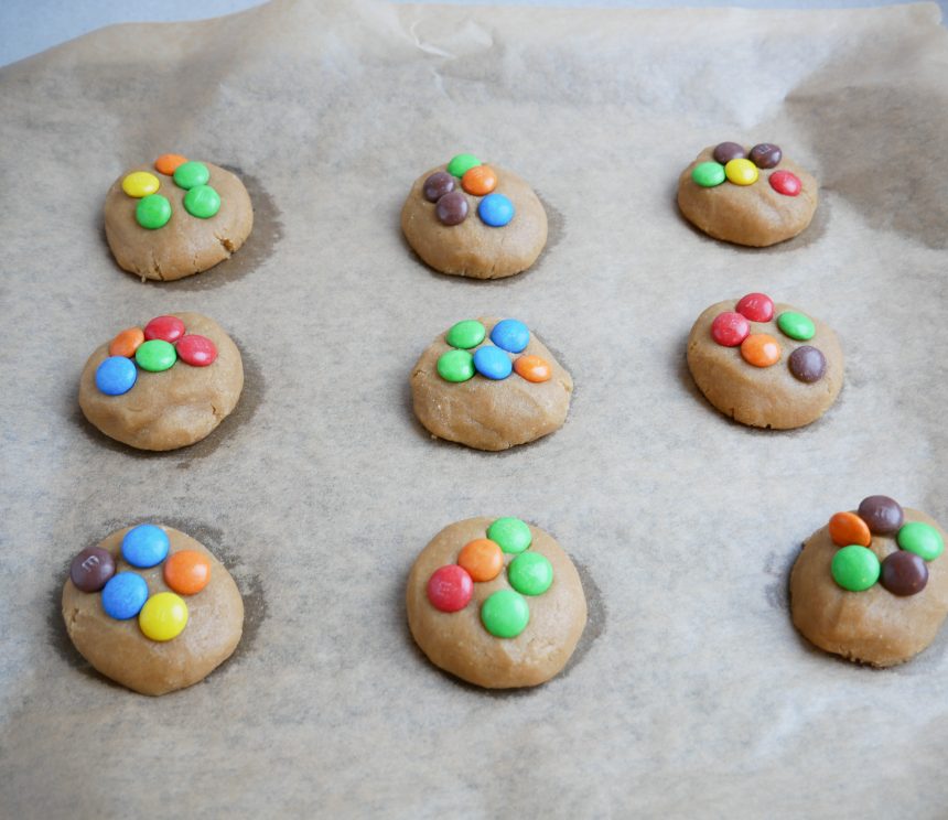 cookies med smarties inden bagning