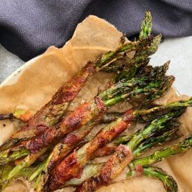 grønne asparges med bacon