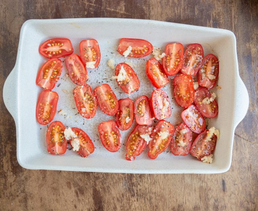 Lækker opskrift på rucolasalat med bagte tomater
