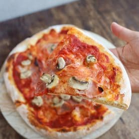 Opskrift på pizza med skinke og champignon