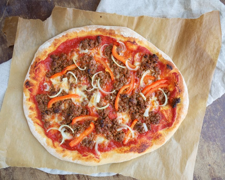 Opskrift på pizza med oksekød og peberfrugt