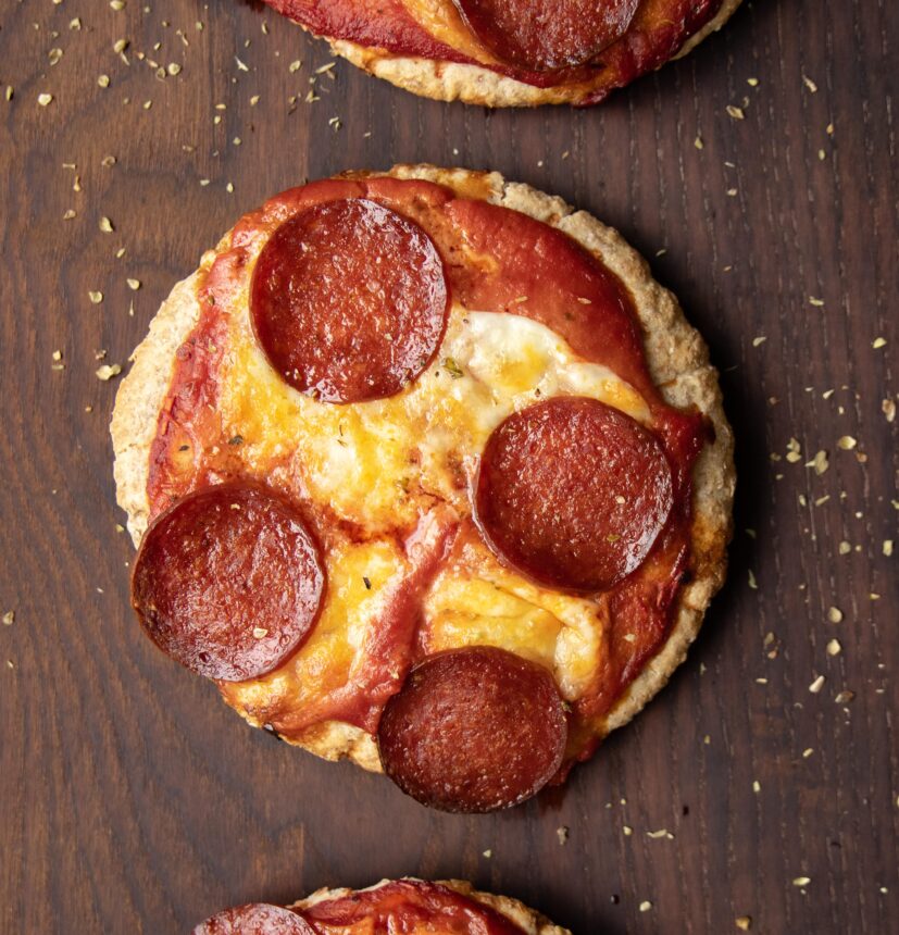 Pita pizza med pepperoni