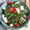 Bønnesalat med feta og tomat