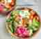 salatbowls med laks og hvidløgsdressing