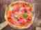 Opskrift på pizza med serranoskinke