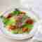 Spinatvafler med tunsalat og syltede rødløg